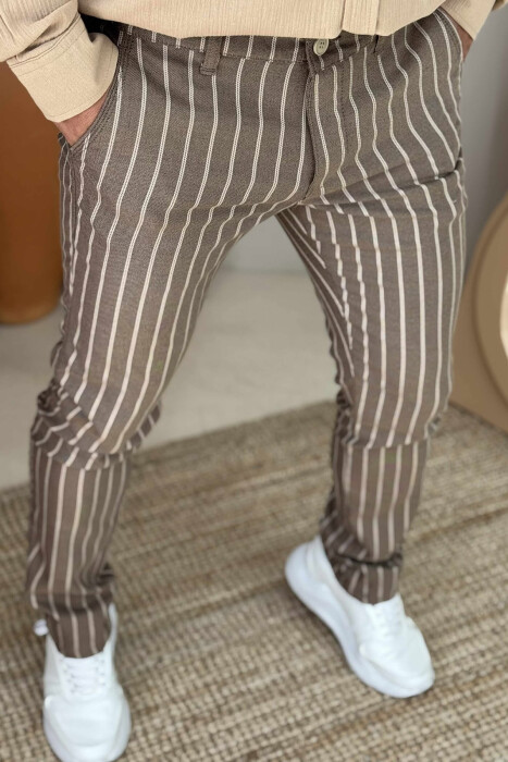 PANTALLONA TË THJESHTA ME VIJA PËR MESHKUJ NË NGJYRËN KAFE E ZBARDHUR - 3