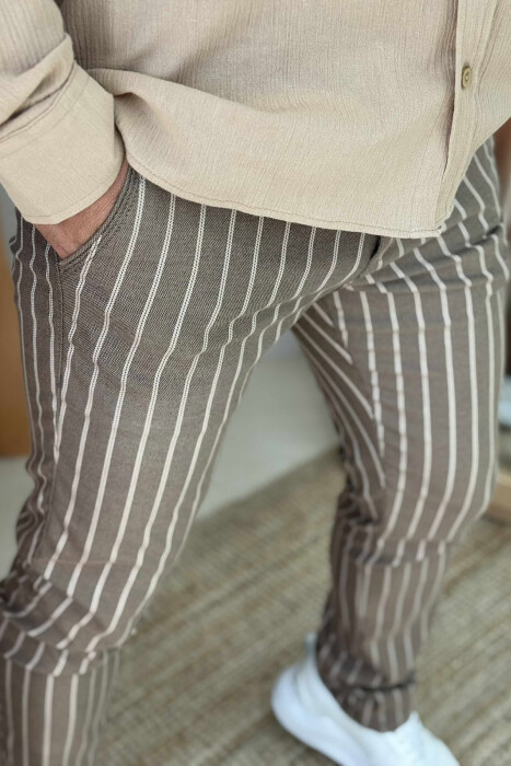 PANTALLONA TË THJESHTA ME VIJA PËR MESHKUJ NË NGJYRËN KAFE E ZBARDHUR - 4