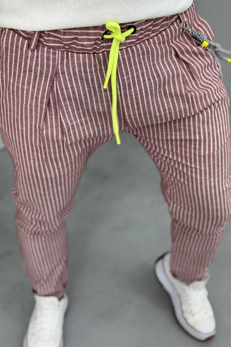 PANTALLONA TË THJESHTA ME VIJA PËR MESHKUJ NË NGJYRËN PUDËR - 2