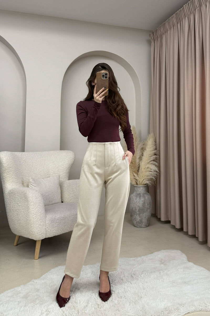 PANTALLONA TE THJESHTA NJE NGJYRESHE PER FEMRA NE NGJYRE KREM - 4