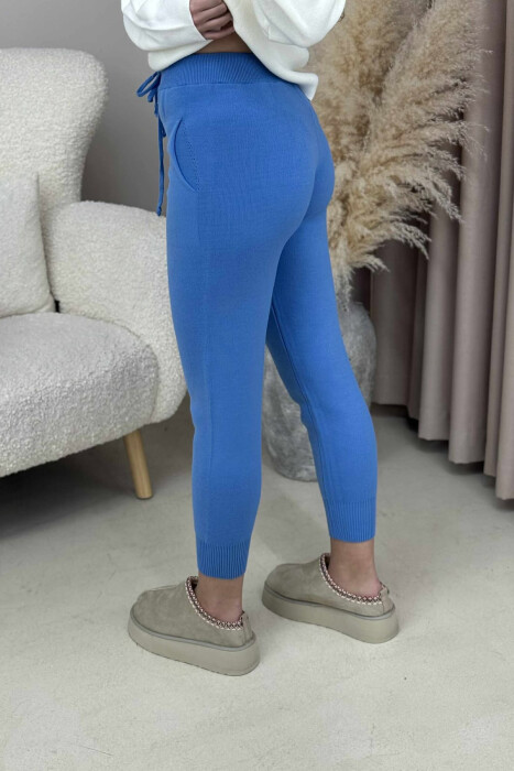 PANTALLONA TË THURRURA NJË NGJYRËSHE ME LIDHËSE PËR FEMRA NË NGJYRË BLU TË ZBARDHUR - 4