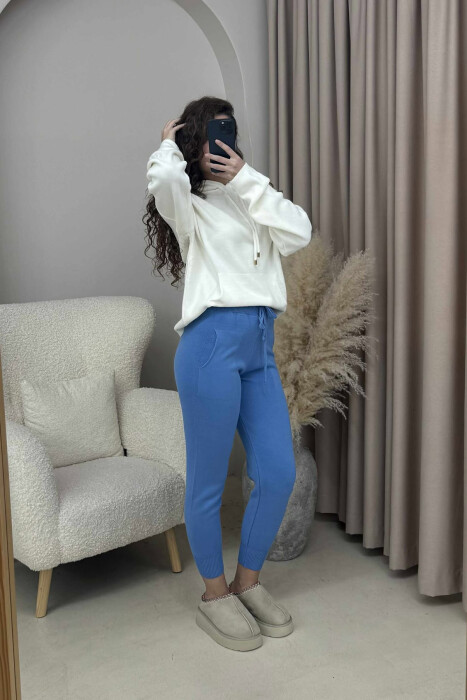 PANTALLONA TË THURRURA NJË NGJYRËSHE ME LIDHËSE PËR FEMRA NË NGJYRË BLU TË ZBARDHUR - 2