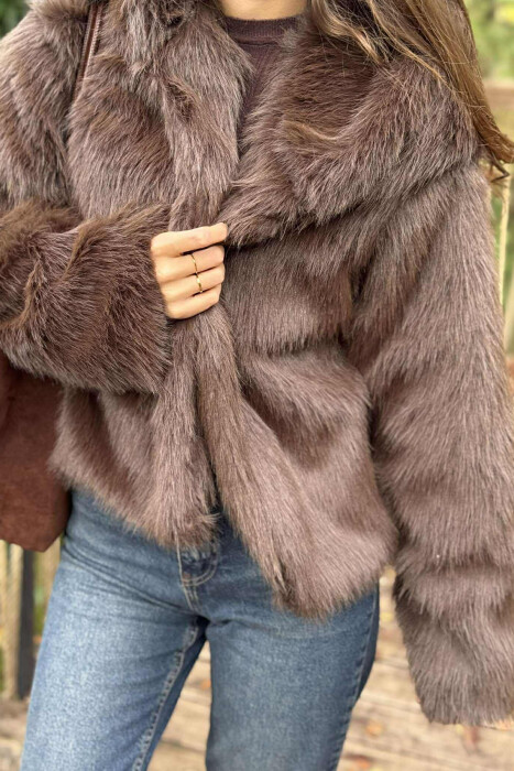 PELLUSH ME KAPUÇ PËR FEMRA NË NGJYRË KAFE TË ERRËT - 2