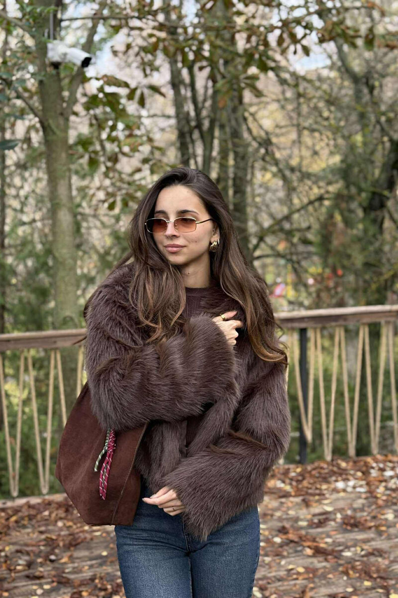 PELLUSH ME KAPUÇ PËR FEMRA NË NGJYRË KAFE TË ERRËT - 3