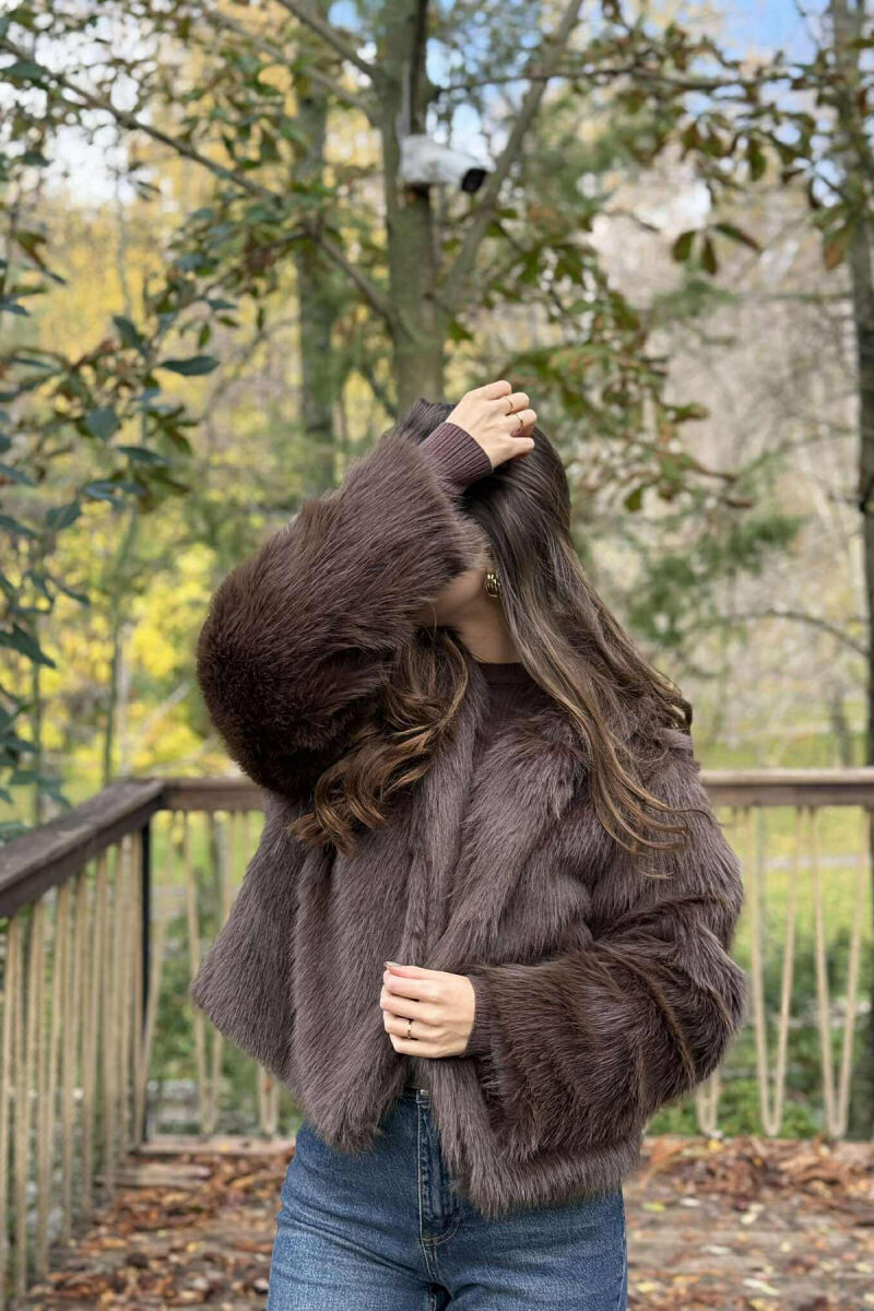 PELLUSH ME KAPUÇ PËR FEMRA NË NGJYRË KAFE TË ERRËT - 5