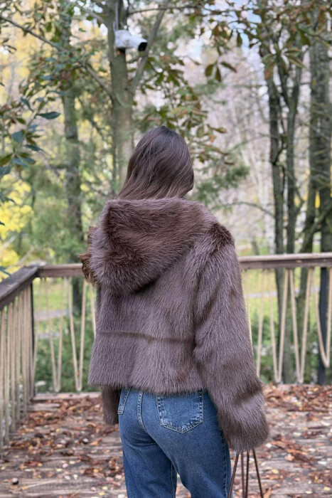 PELLUSH ME KAPUÇ PËR FEMRA NË NGJYRË KAFE TË ERRËT - 6