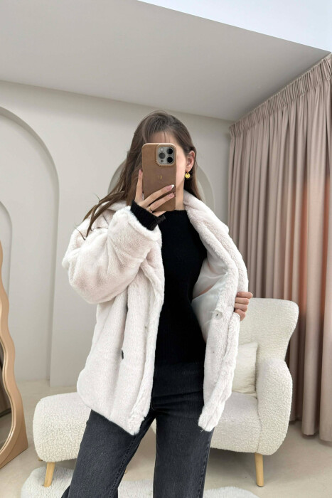 PELLUSH NJE NGJYRESH ME BUTONA PER FEMRA NE NGJYRE KREM - 2