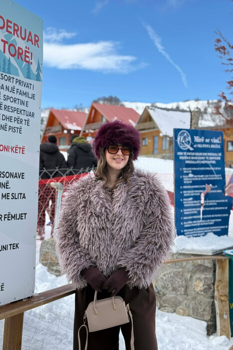 PELLUSH NJE NGJYRESH PER FEMRA NE NGJYRE KAFE TE ZBARDHUR - 3