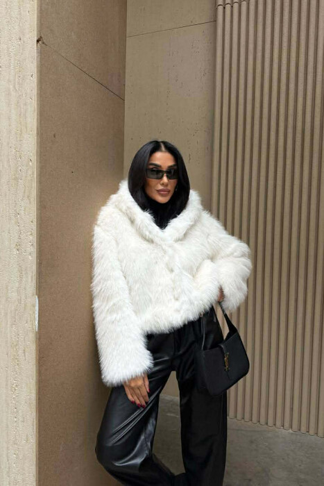 PELLUSH NJË NGJYRËSH PËR FEMRA NË NGJYRË TE BARDHE - KLAUDIO FASHION