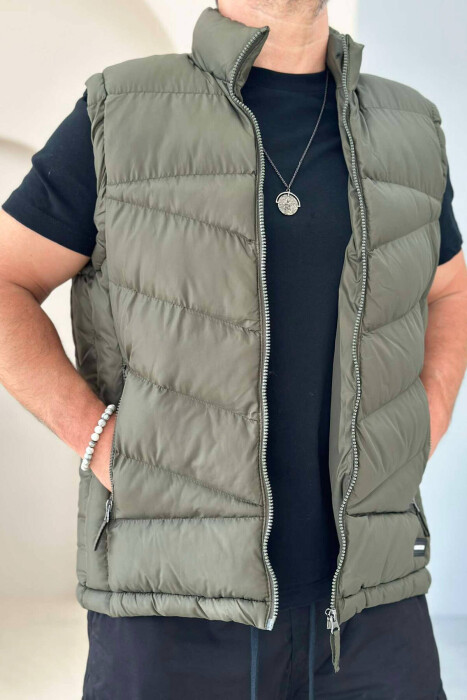 POCKET SIMPLE MEN VEST IN DARK GREEN COLOR 