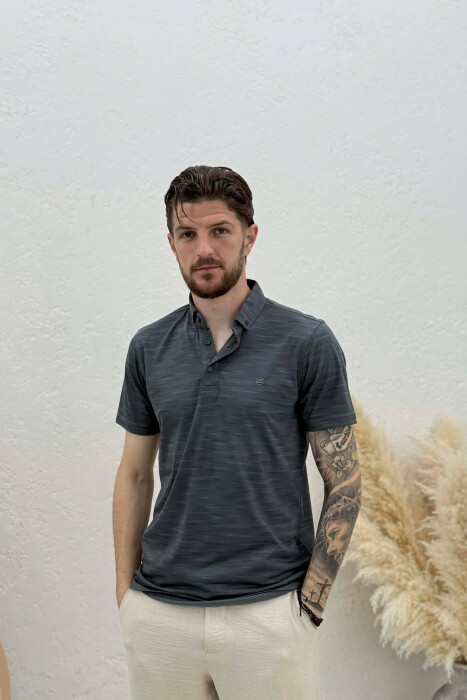 T-SHIRT NJE NGJYRESH ME JAKE POLO PER MESHKUJ NE NGJYRE GRI TE ERRET - KLAUDIO FASHION