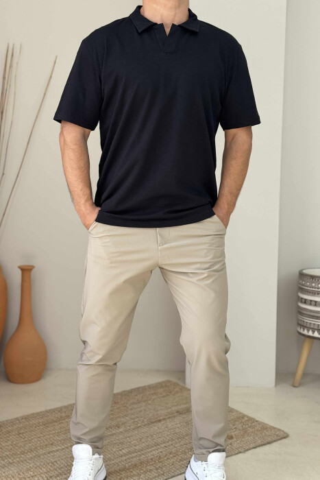 T-SHIRT I THJESHTË ME JAKË POLO PËR MESHKUJ NË NGJYRËN E ZEZË 