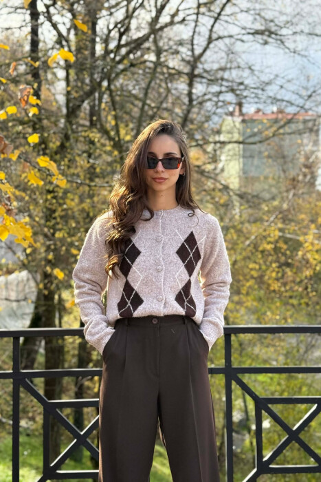 PULOVER E THJESHTE ME DIZAJN ROMBESH PER FEMRA NE NGJYRE BEZHE - 2