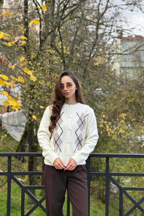 PULOVER E THJESHTE ME DIZAJN ROMBESH PER FEMRA NE NGJYRE KREM - 3