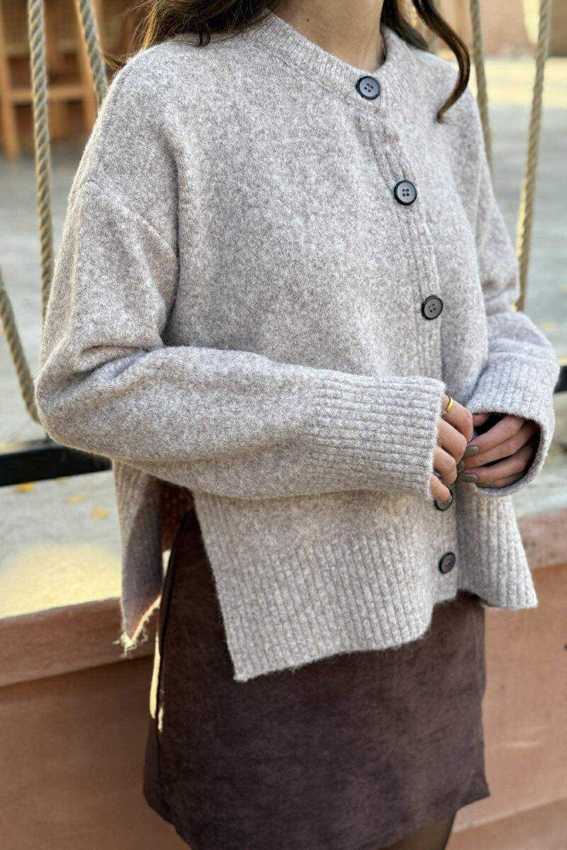 PULOVËR E THJESHTË NJË NGJYRËSHE PËR FEMRA NË NGJYRË BEZHË - 4