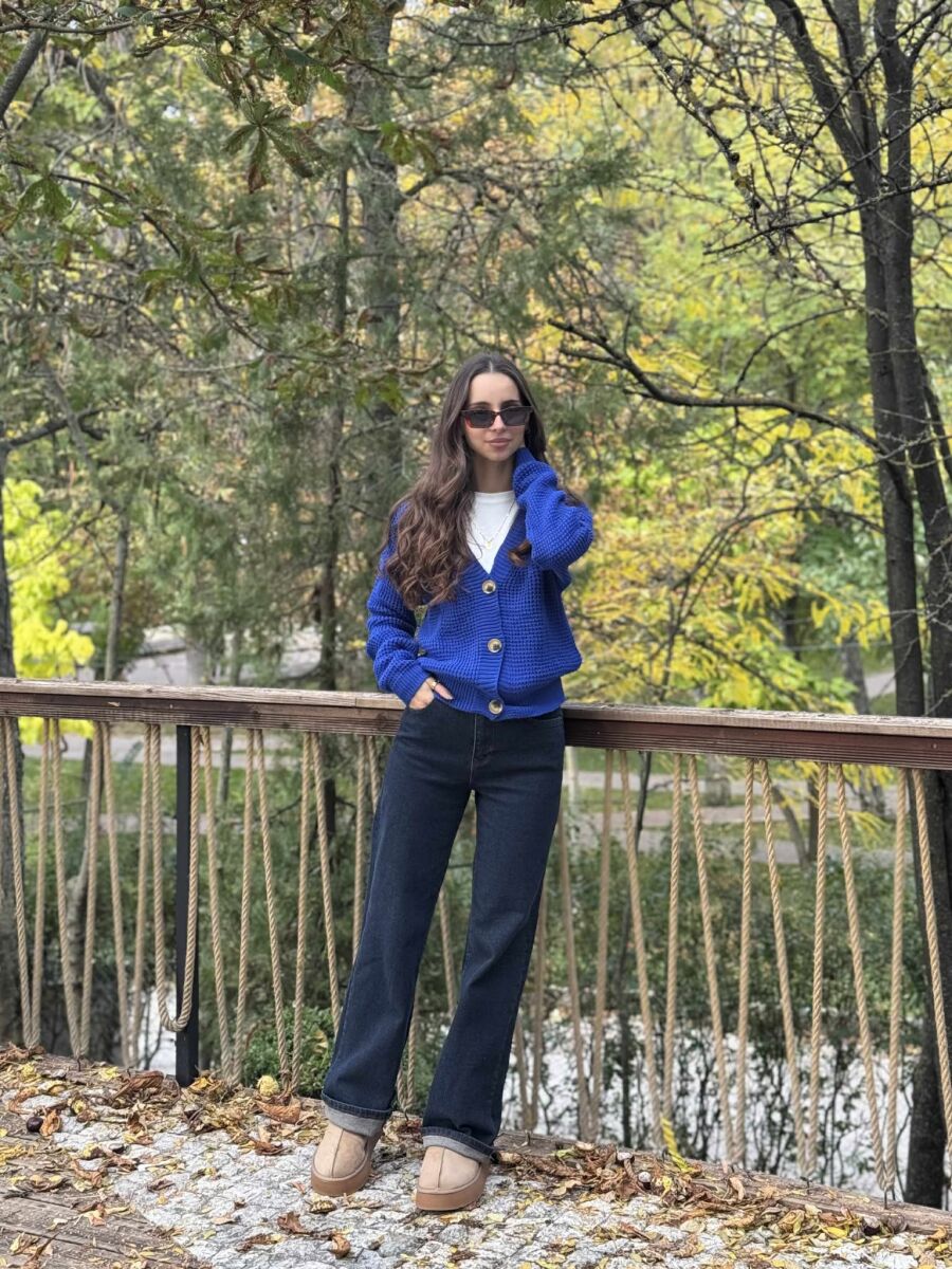 PULOVËR E THJESHTË NJË NGJYRËSHE PËR FEMRA NË NGJYRË BLU - 1