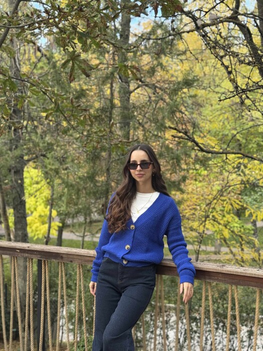 PULOVËR E THJESHTË NJË NGJYRËSHE PËR FEMRA NË NGJYRË BLU - 3