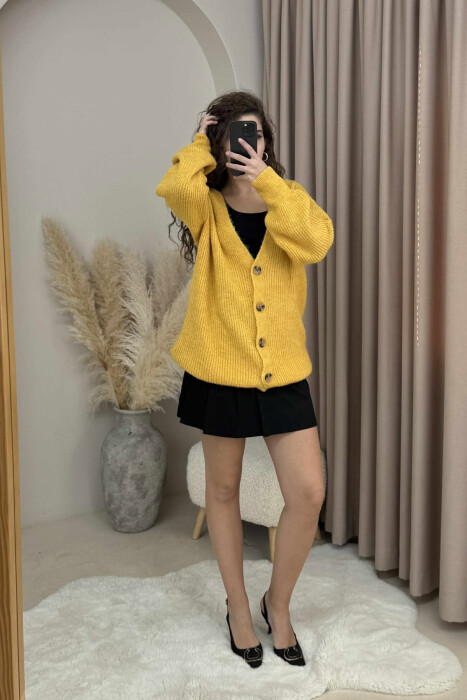 PULOVËR E THJESHTË NJË NGJYRËSHE PËR FEMRA NË NGJYRË MUSTARDË - 2