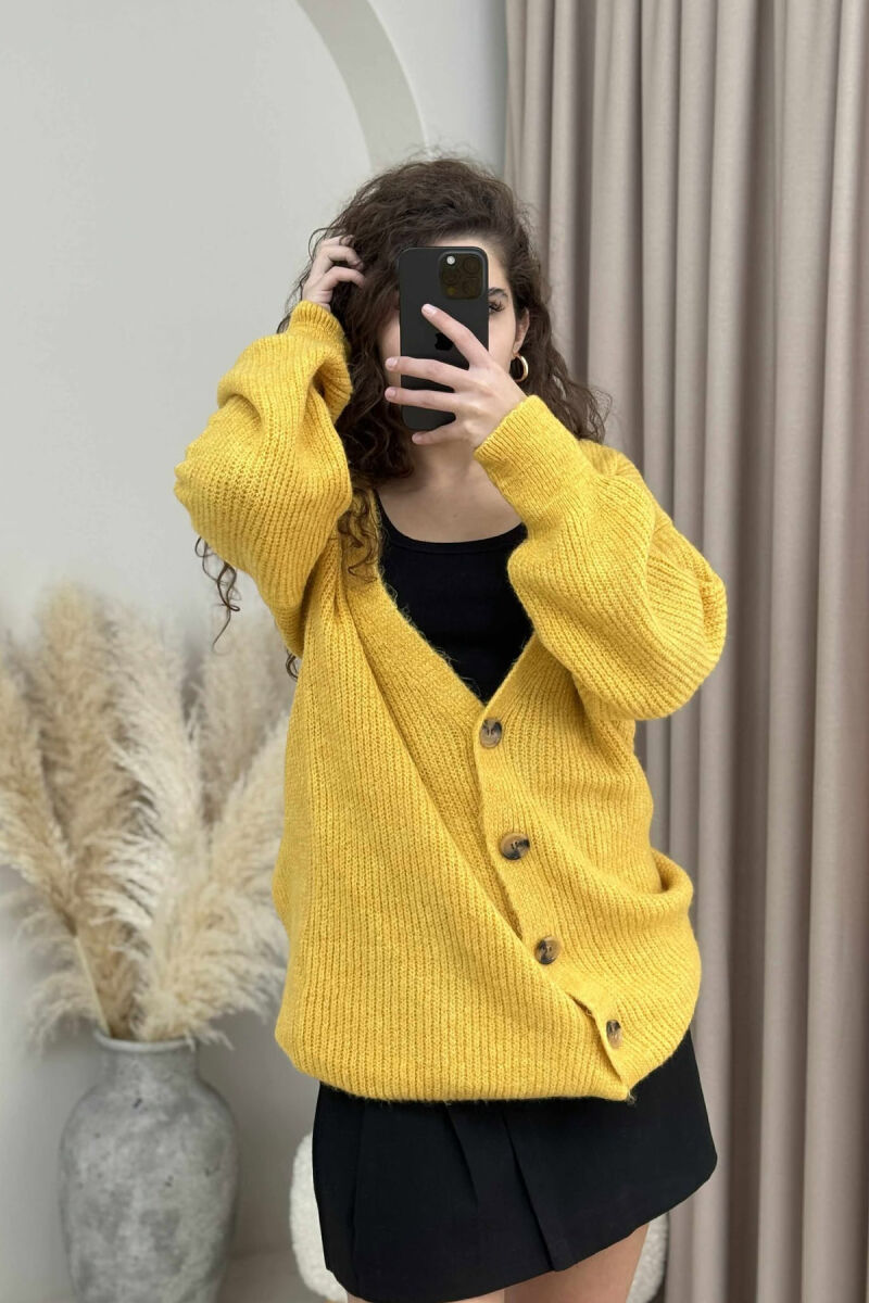 PULOVËR E THJESHTË NJË NGJYRËSHE PËR FEMRA NË NGJYRË MUSTARDË - 4