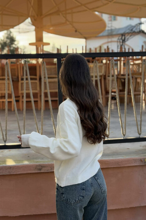 PULOVËR E THJESHTË NJË NGJYRËSHE PËR FEMRA NË NGJYRË TË BARDHË - 3