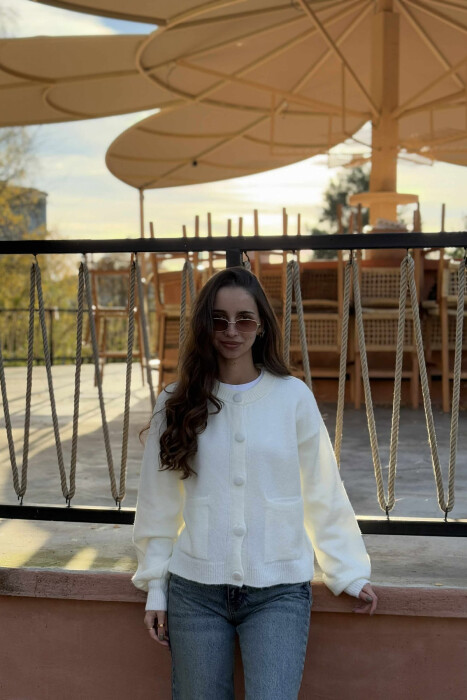 PULOVËR E THJESHTË NJË NGJYRËSHE PËR FEMRA NË NGJYRË TË BARDHË - 4