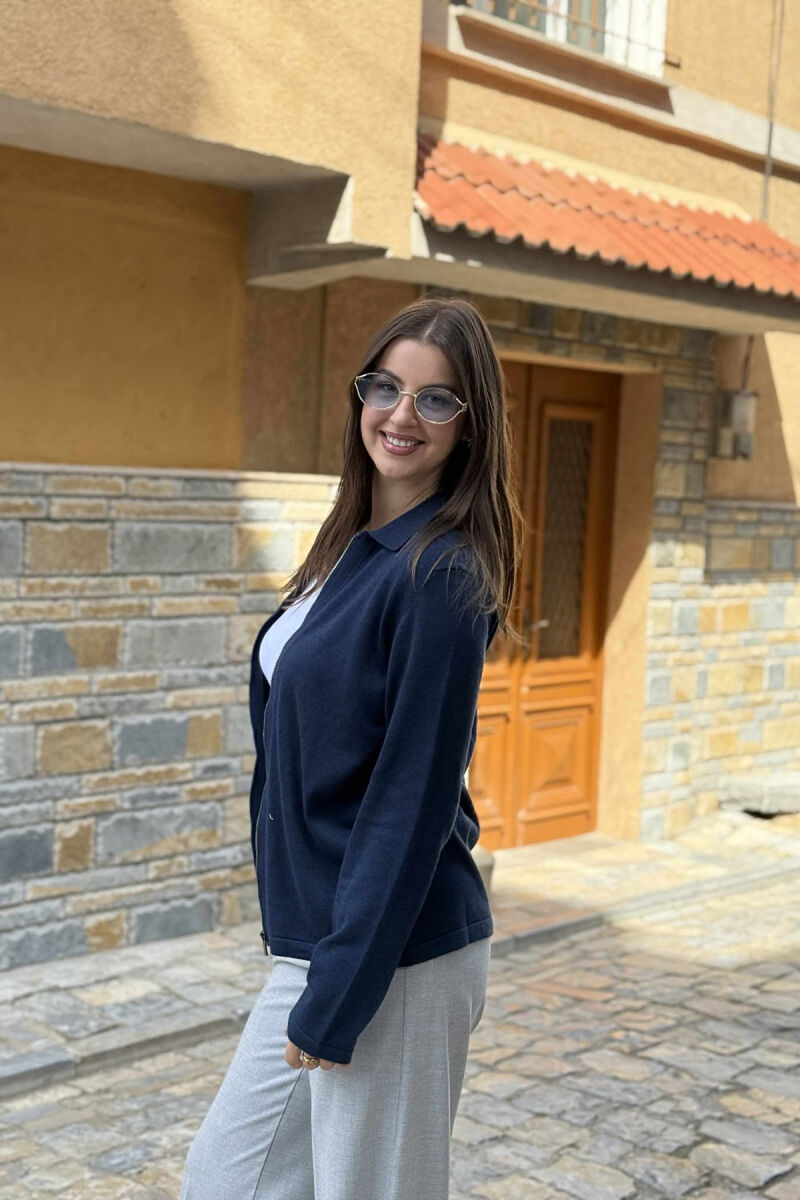 PULOVËR E THJESHTË NJË NGJYRËSHE PËR FEMRA NË NGJYRËN BLU - 5