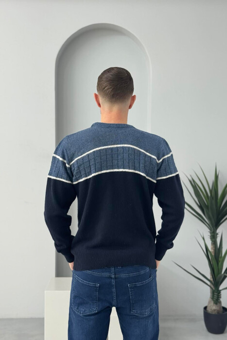 PULOVËR E THJESHTË PËR MESHKUJ NË NGJYRËN BLU E ZBARDHUR - 3