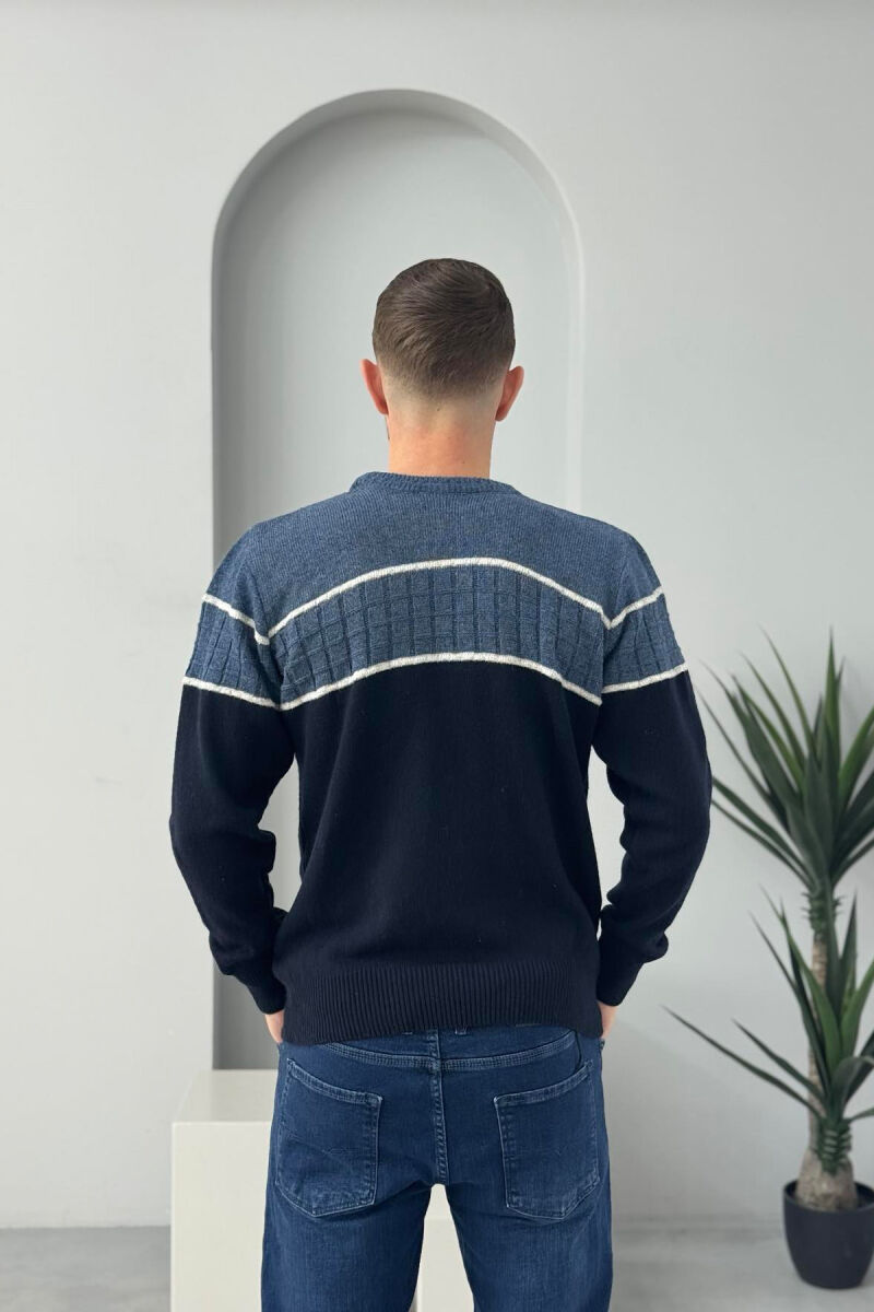 PULOVËR E THJESHTË PËR MESHKUJ NË NGJYRËN BLU E ZBARDHUR - 3