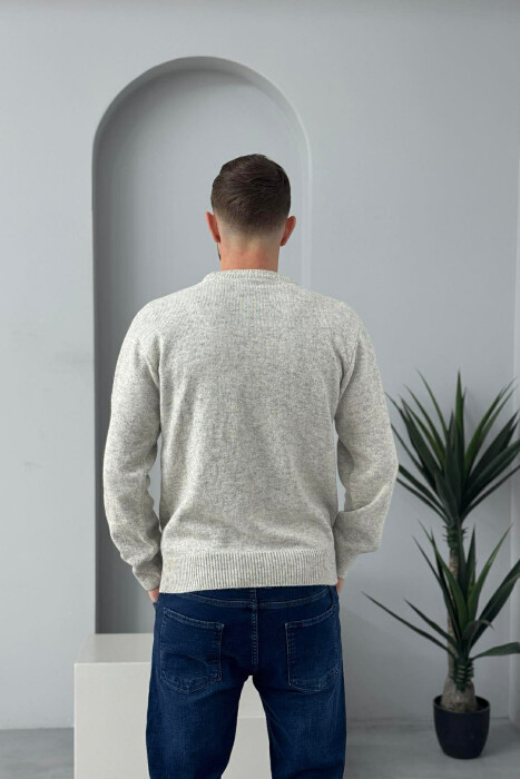 PULOVËR E THJESHTË PËR MESHKUJ NË NGJYRËN GRI E ZBARDHUR - 4