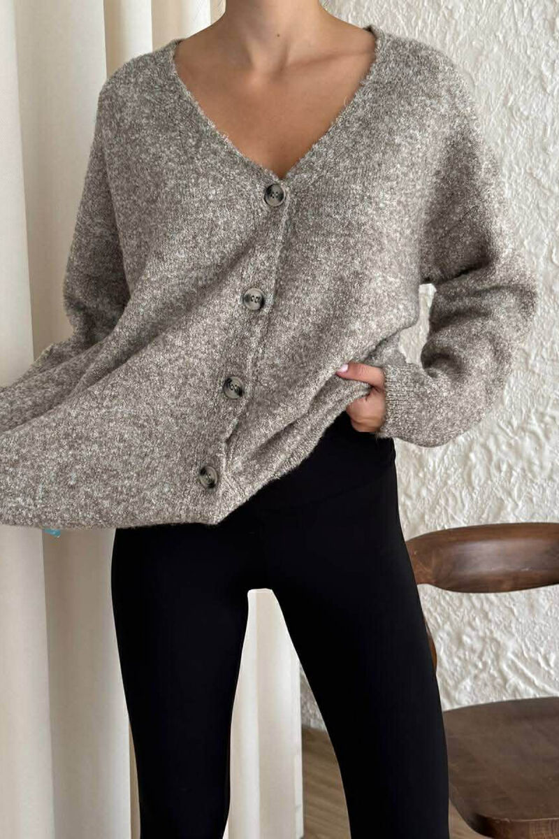 PULOVËR E THURRUR ME BUTONA PËR FEMRA NË NGJYRË KAFE - 2