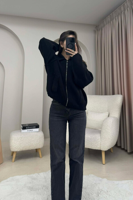 PULOVËR E THURRUR NJË NGJYRËSHE ME ZINXHIR PËR FEMRA NË NGJYRE TE ZEZE - 3