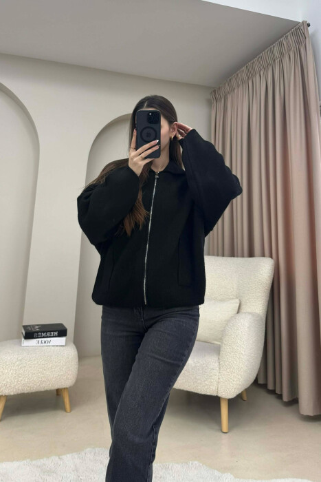 PULOVËR E THURRUR NJË NGJYRËSHE ME ZINXHIR PËR FEMRA NË NGJYRE TE ZEZE - 4