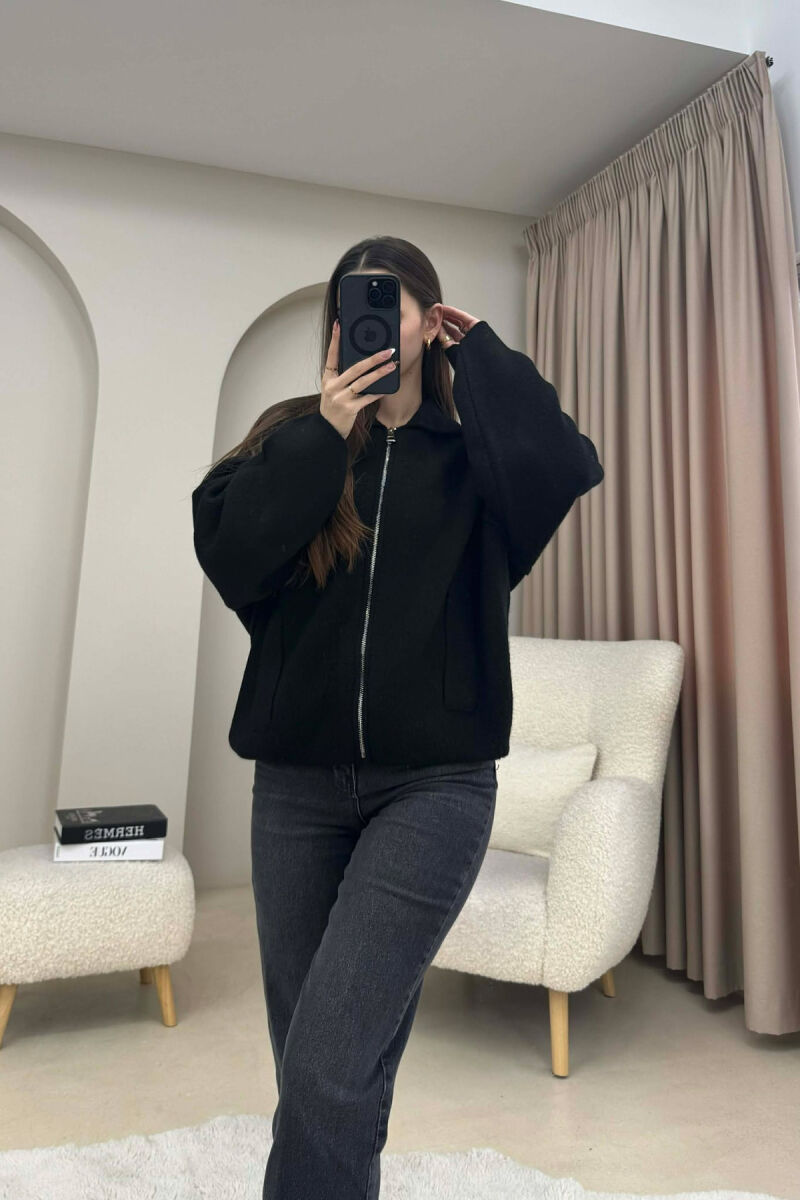 PULOVËR E THURRUR NJË NGJYRËSHE ME ZINXHIR PËR FEMRA NË NGJYRE TE ZEZE - 4