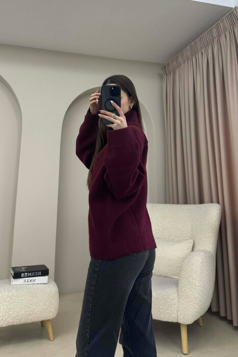 PULOVËR E THURRUR NJË NGJYRËSHE ME ZINXHIR PËR FEMRA NË NGJYRE VISHNJE - 2