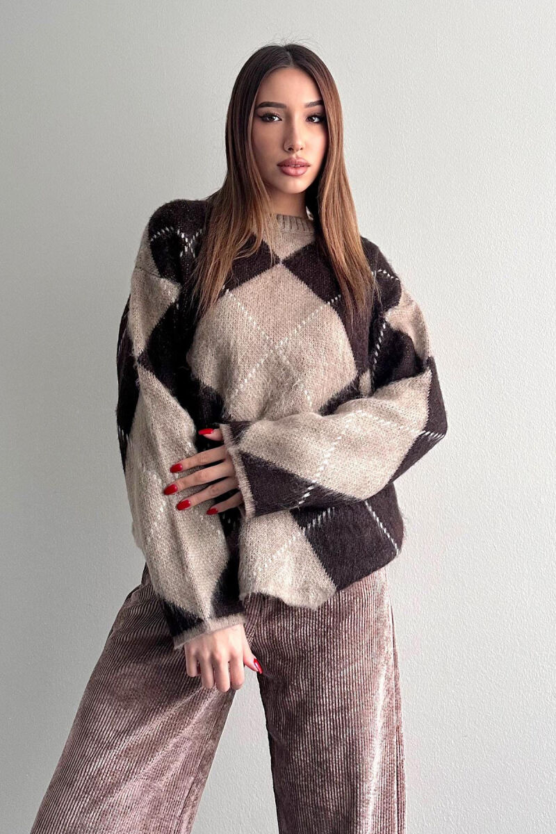 PULOVER ME DIZAJN ROMBESH PER FEMRA NE NGJYRE BEZHE - 1