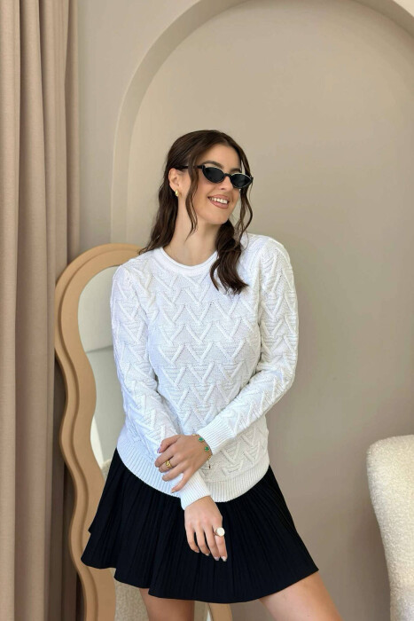 PULOVER ME DIZANJO TREKËNDËSHI PËR FEMRA NË NGJYRËN E BARDHÊ - KLAUDIO FASHION