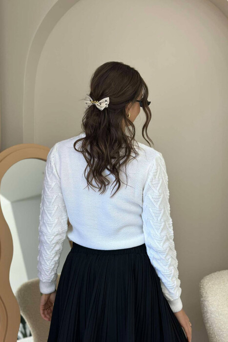 PULOVER ME DIZANJO TREKËNDËSHI PËR FEMRA NË NGJYRËN E BARDHÊ - 2