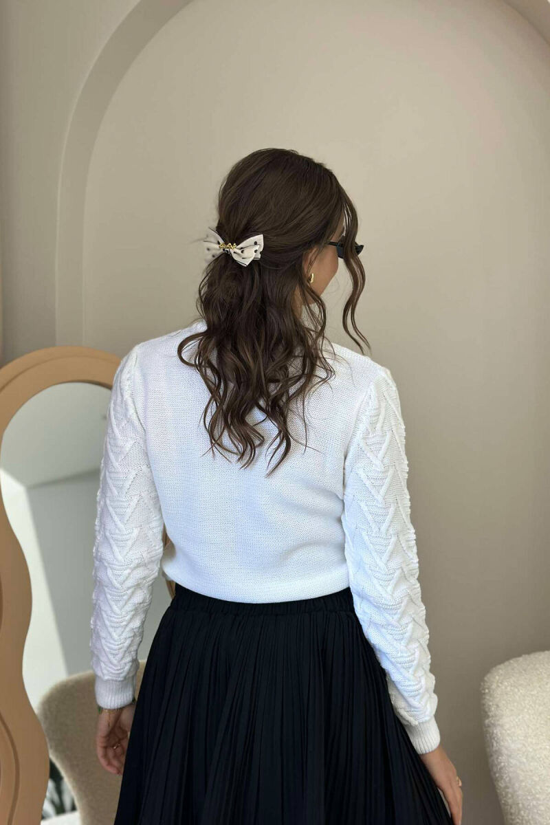 PULOVER ME DIZANJO TREKËNDËSHI PËR FEMRA NË NGJYRËN E BARDHÊ - 2