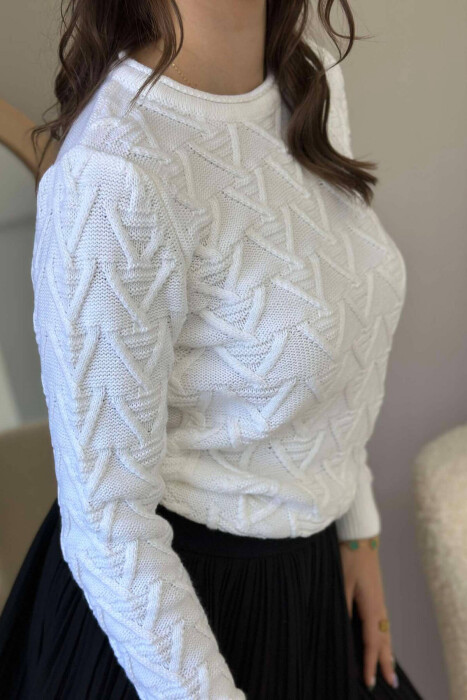 PULOVER ME DIZANJO TREKËNDËSHI PËR FEMRA NË NGJYRËN E BARDHÊ - 4