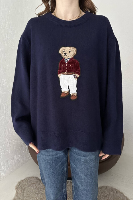 PULOVËR ME IMAZHIN E ARUSHIT PËR FEMRA NË NGJYRËN BLU E ERRËT - 4