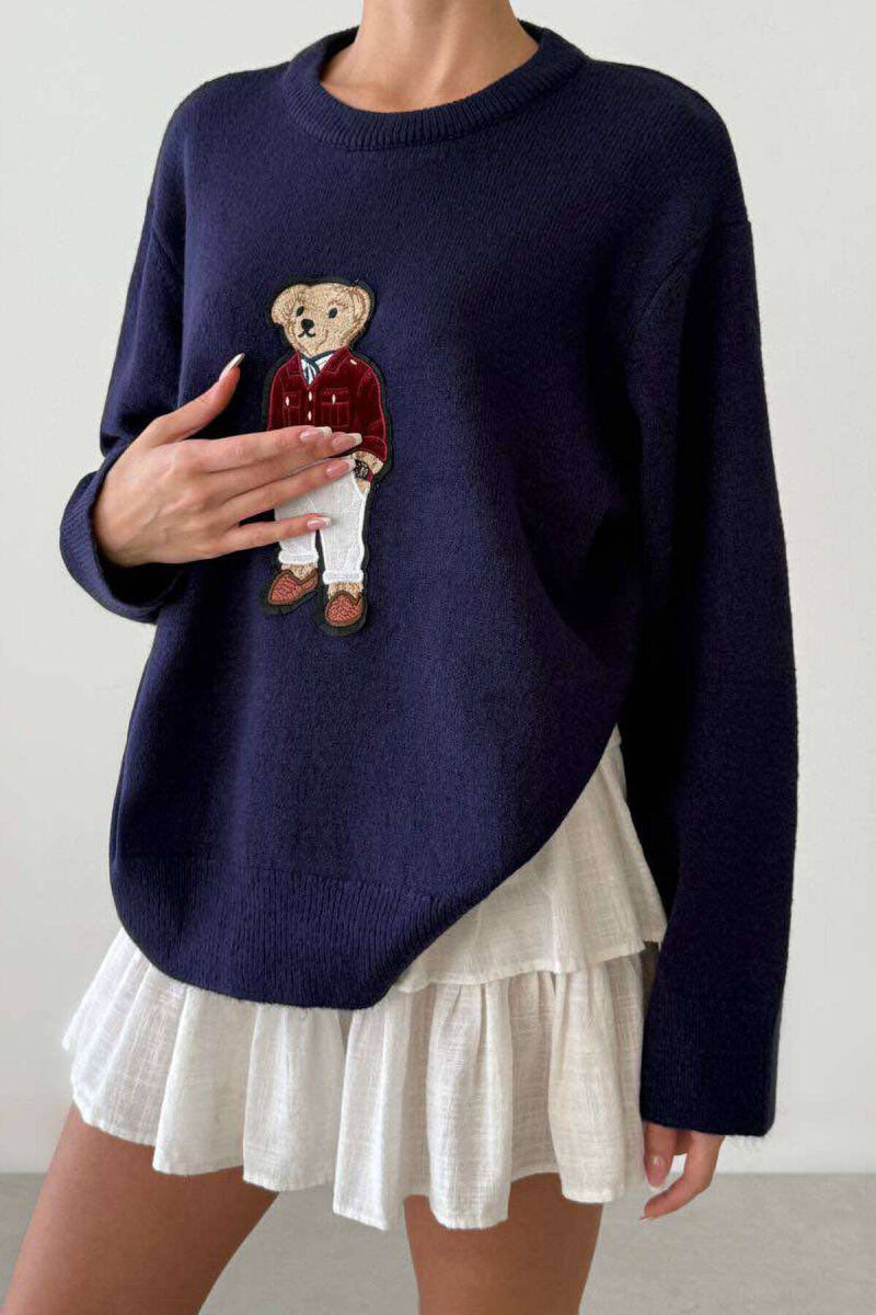 PULOVËR ME IMAZHIN E ARUSHIT PËR FEMRA NË NGJYRËN BLU E ERRËT - 2