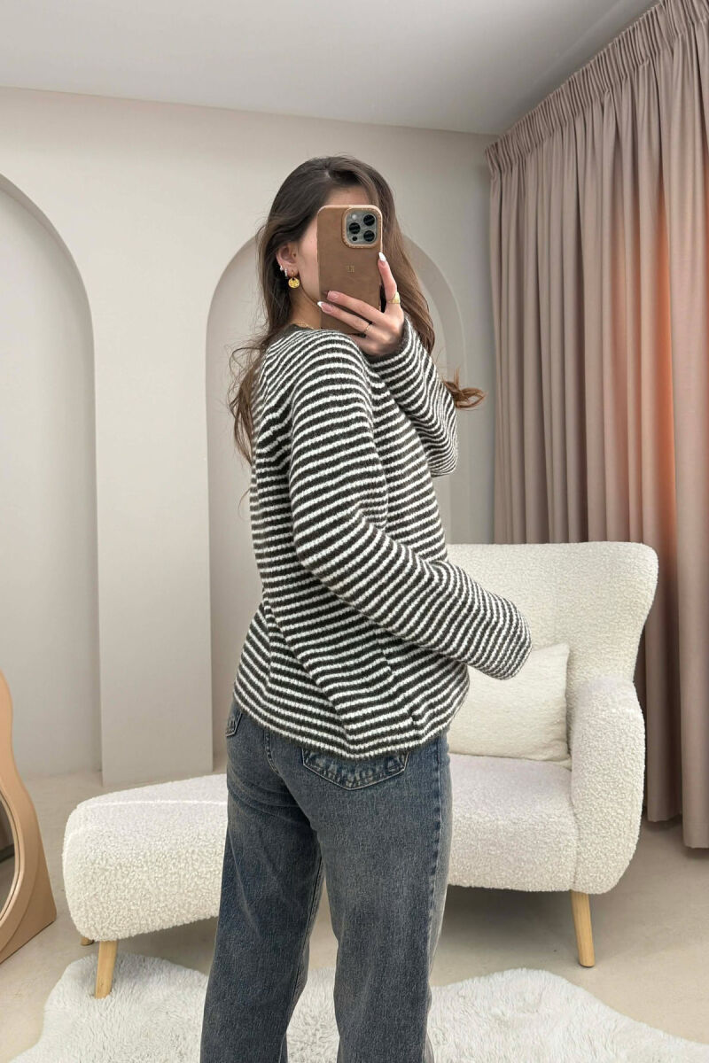 PULOVER ME JAKE V DHE ME DIZJAN ME VIJA PER FEMRA NE NGJYRE KAFE - 2