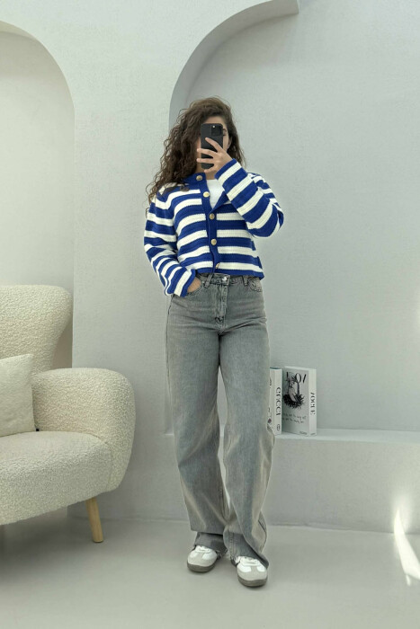 PULOVËR ME VIJA DHE KOPSA GOLD PËR FEMRA NË NGJYRË BABY BLUE - 1