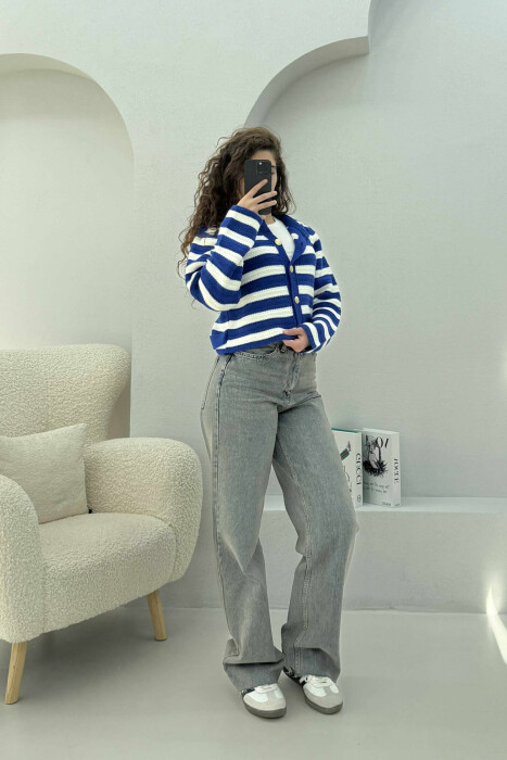 PULOVËR ME VIJA DHE KOPSA GOLD PËR FEMRA NË NGJYRË BABY BLUE - 2