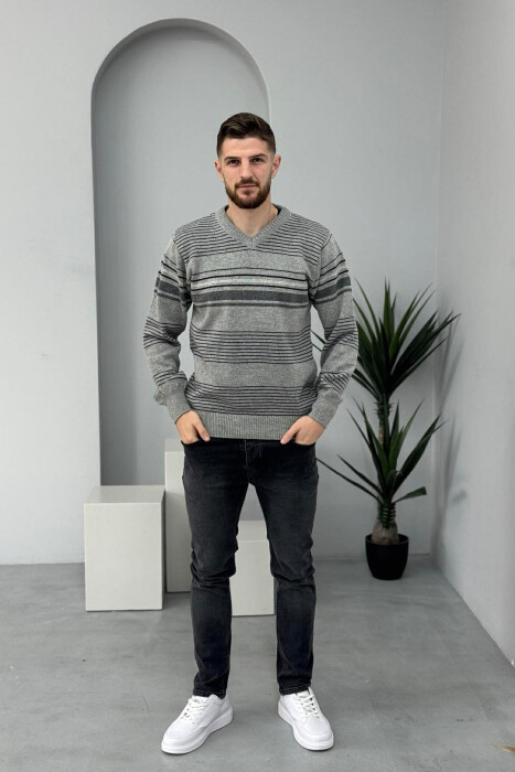 PULOVËR ME VIJA PËR MESHKUJ NË NGJYRËN GRI - KLAUDIO FASHION