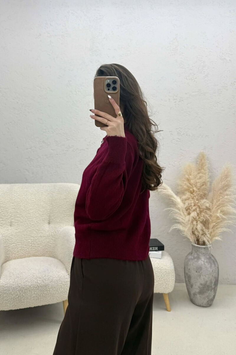 PULOVER NJE NGJYRESHE ME BUTONA PER FEMRA NE NGJYRE VISHNJE - 2