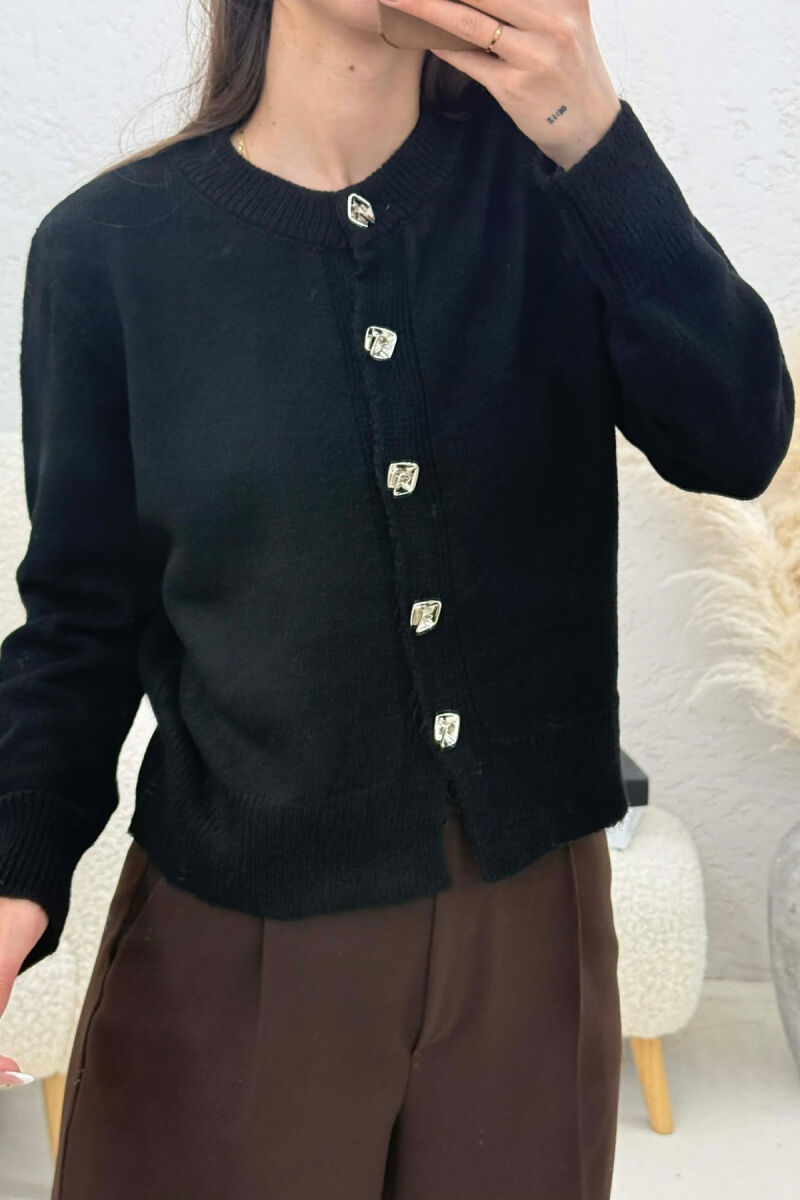 PULOVER NJE NGJYRESHE ME BUTONA PER FEMRA NE NGJYRE TE ZEZE - 2