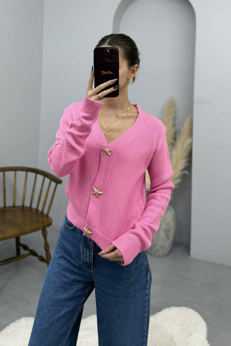 PULOVER NJE NGJYRESHE ME BUTONA YJESH PER FEMRA NE NGJYRE ROZE - 4