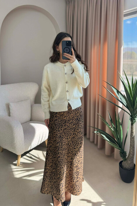 PULOVËR NJË NGJYRËSHE ME DETAJE BUTONASH PËR FEMRA NË NGJYRË KREM - 5