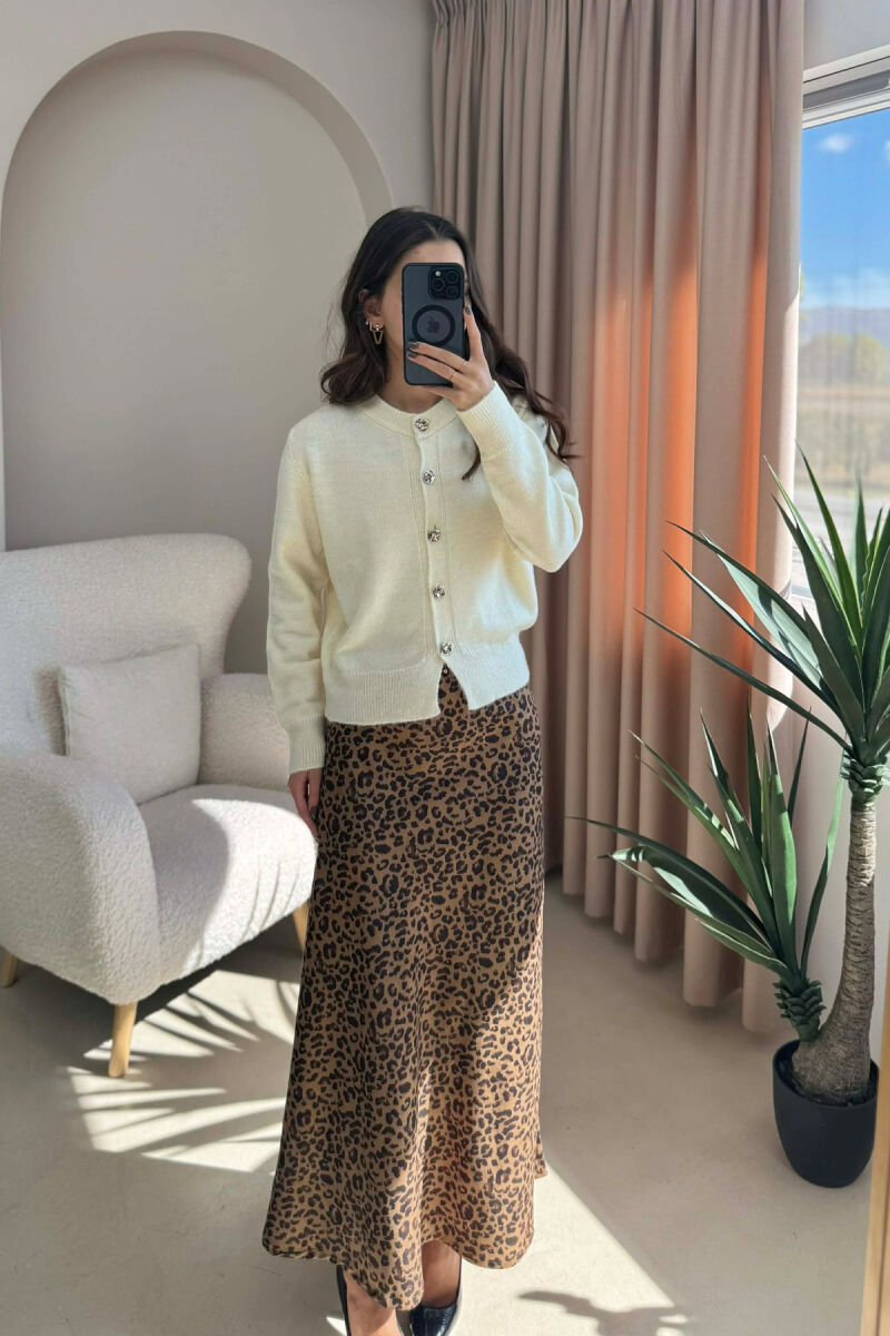 PULOVËR NJË NGJYRËSHE ME DETAJE BUTONASH PËR FEMRA NË NGJYRË KREM - 5